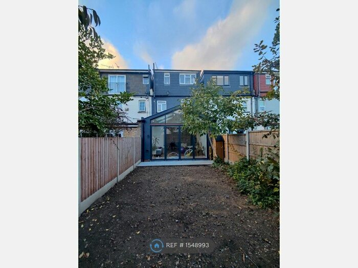 3 Bedroom Terraced House To Rent In Twickenham Road, London, E11