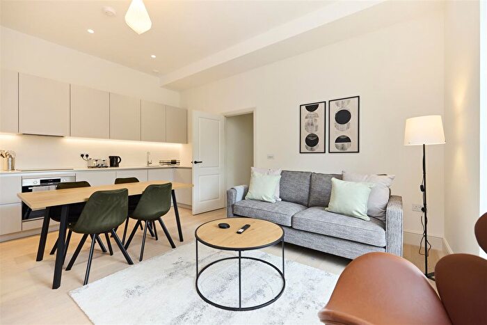 2 Bedroom Flat To Rent In Mile End Road, London, E1