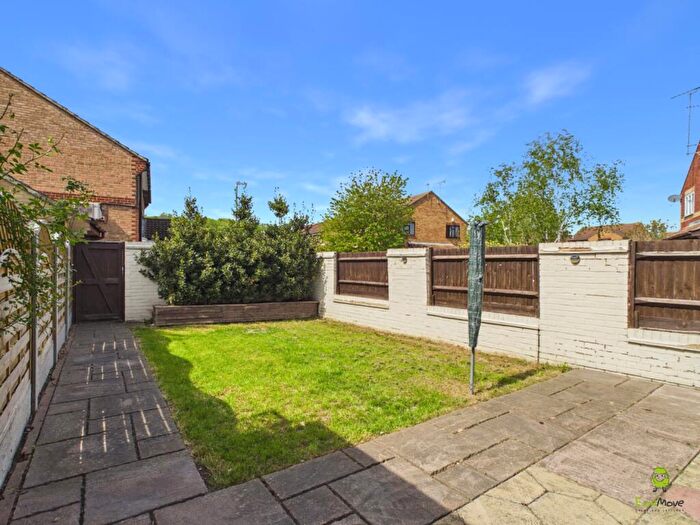 3 Bedroom Semi-Detached House For Sale In Trivett Close, Greenhithe, DA9