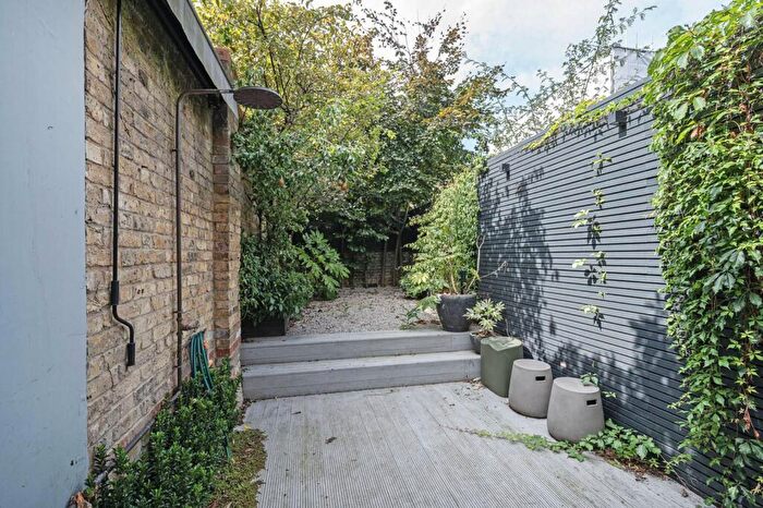 2 Bedroom End Of Terrace House For Sale In Portelet Road, Stepney, London, E1