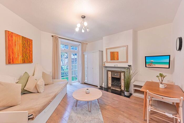 2 Bedroom Flat To Rent In Thessaly Road, Battersea, London, SW8