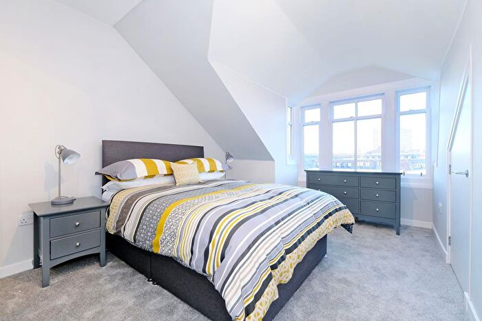 2 Bedroom Flat To Rent In Union Street, Top Floor, Aberdeen, AB11