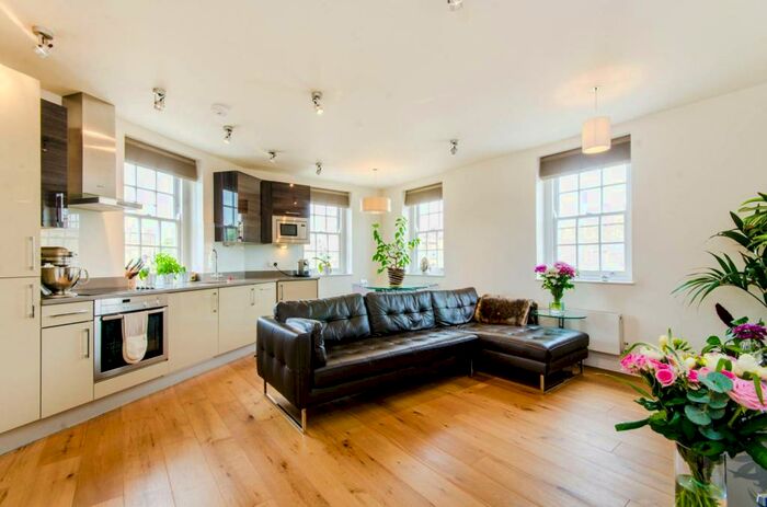 2 Bedroom Flat To Rent In Dignum Street, Angel, London, N1