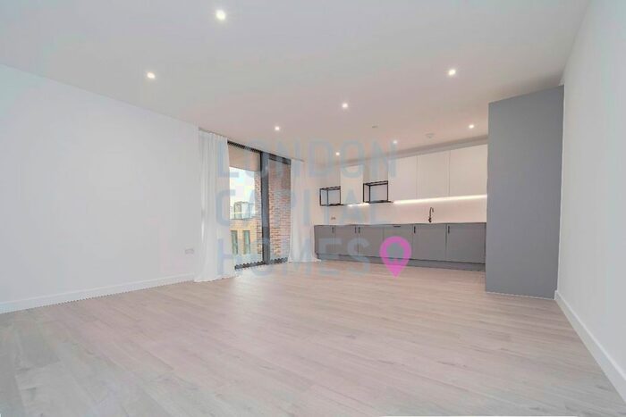 2 Bedroom Flat To Rent In Willowbrook House, Coster Ave, Woodberry Down, London, N4