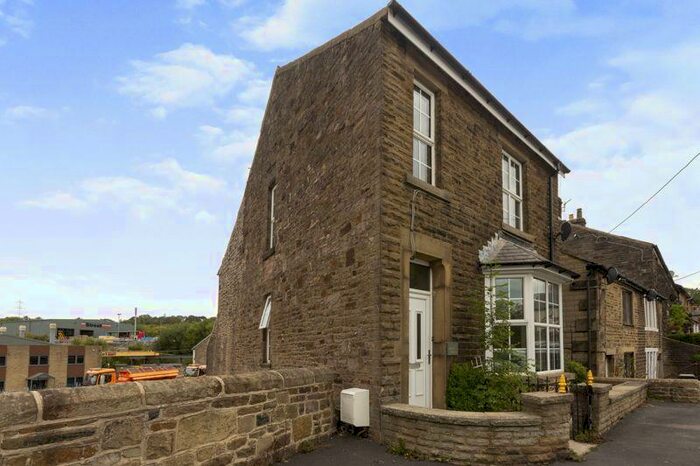 4 Bedroom Detached House For Sale In Buxton Road, Chapel-En-Le-Frith, SK23