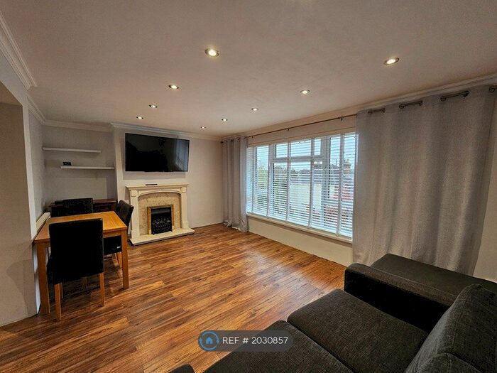 3 Bedroom Flat To Rent In Staines Road, Feltham, TW14