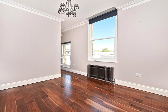 1 Bedroom Terraced House To Rent In Amhurst Road, London, E8