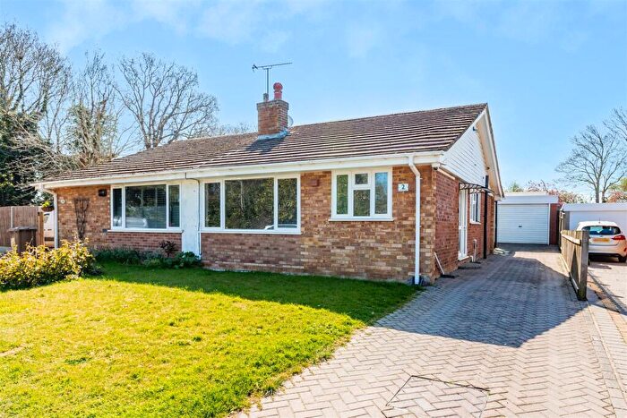 2 Bedroom Semi-Detached Bungalow For Sale In Selbourne Close, New Barn, Longfield, DA3