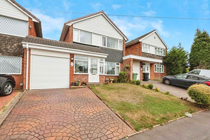 3 Bedroom Detached House For Sale In Woodbury Road, Halesowen, B62