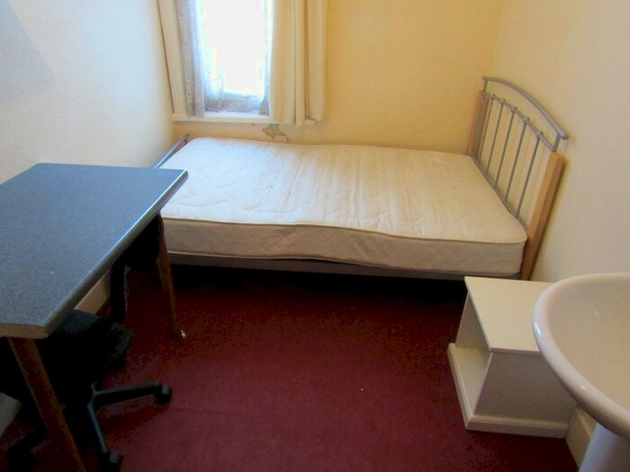 6 Bedroom Terraced House To Rent In Shakespeare Avenue, Southampton, SO17