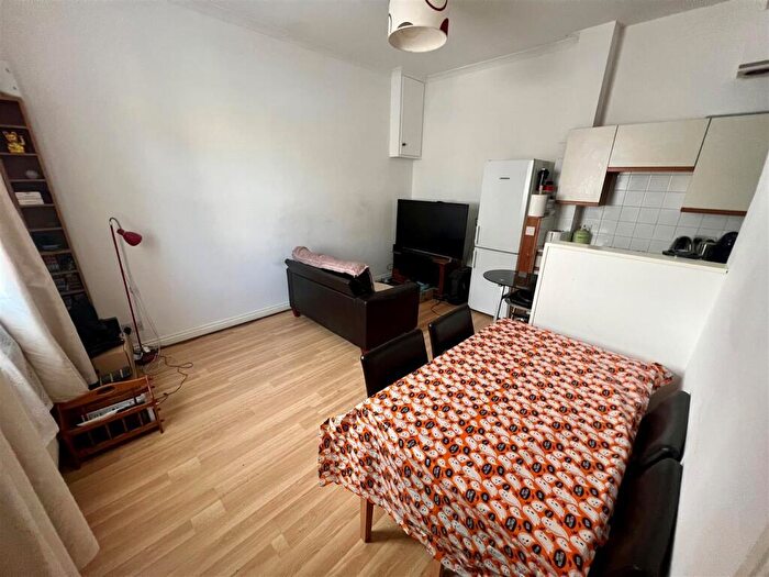 2 Bedroom House For Sale In New Road East, Portsmouth, PO2