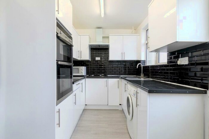 3 Bedroom House To Rent In The Fairway, London, N14