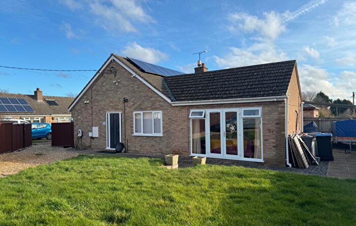 3 Bedroom Bungalow For Sale In Heyford Close, Standlake, Witney, OX29