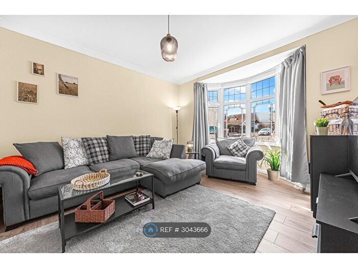 4 Bedroom Semi-Detached House To Rent In Fairfax Drive, Westcliff-On-Sea, SS0