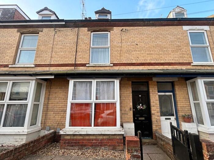 3 Bedroom Terraced House To Rent In Bed Mid-Terraced House, Carlton Street, Bridlington, YO16