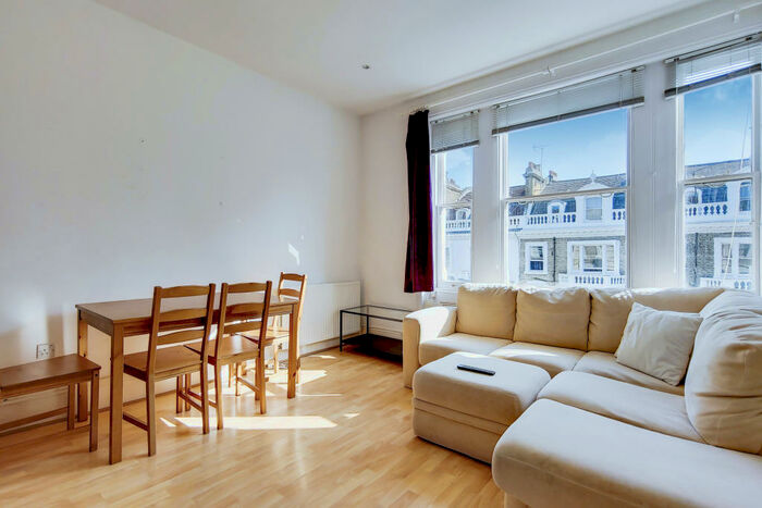 2 Bedroom Flat To Rent In Coleherne Road, Earls Court, SW10