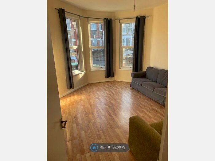 2 Bedroom Flat To Rent In Hampden Road, London, N8