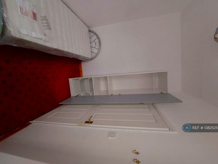 2 Bedroom Flat To Rent In High Wycombe, High Wycombe, HP13