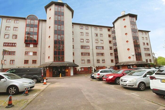 1 Bedroom Flat To Rent In Eleanor Way, Waltham Cross, EN8