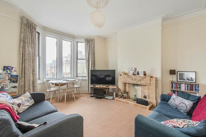 2 Bedroom Flat To Rent In Howards Lane, London SW15