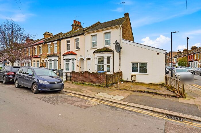 1 Bedroom Flat For Sale In Chiswick Road, London, N9