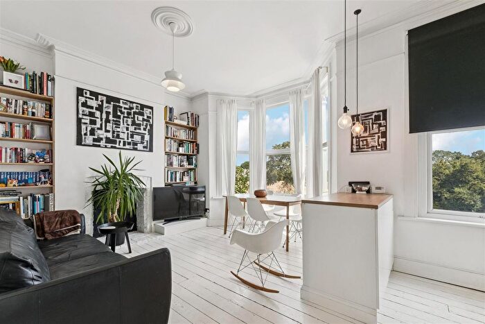 3 Bedroom Flat For Sale In Chiswick Lane, London, W4