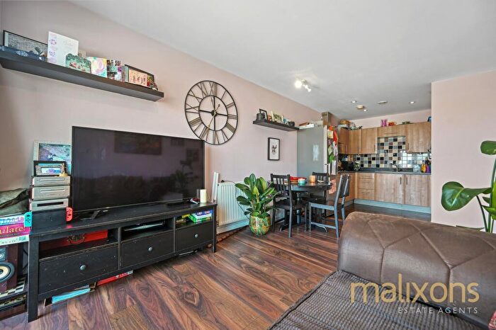 2 Bedroom Property For Sale In Whitestone Way, Peebles Court, CR0