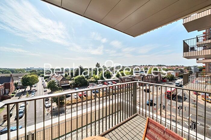 1 Bedroom Flat To Rent In Henshaw Parade, Hendon, NW9