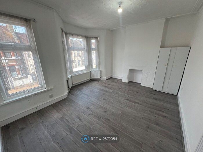 1 Bedroom Flat To Rent In Sixth Avenue, London, E12