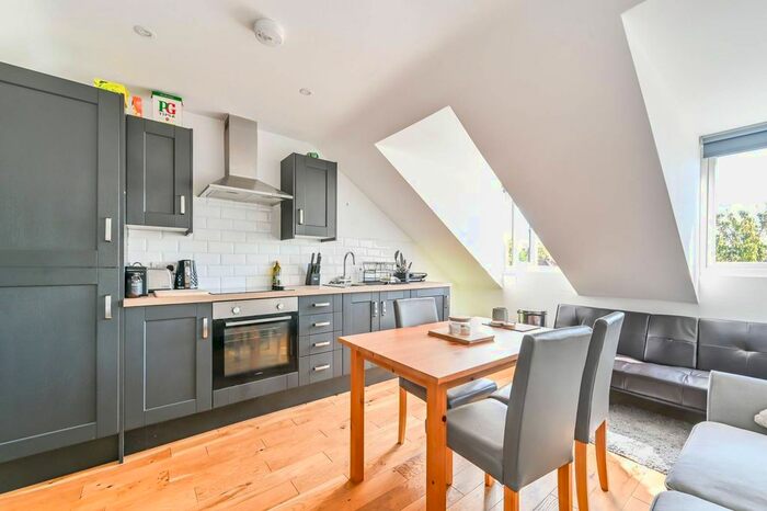 2 Bedroom Flat To Rent In Herne Hill, Herne Hill, London, SE24