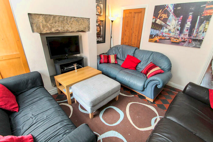 3 Bedroom Terraced House To Rent In Carberry Place, LS6