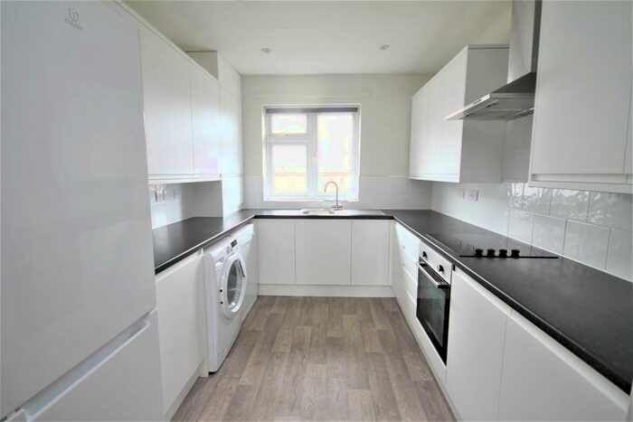 4 Bedroom Flat To Rent In Greys Road, Henley On Thames, RG9