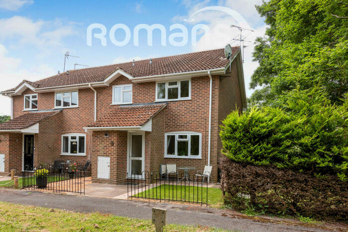 2 Bedroom Cluster House To Rent In Netherhouse Court Fleet, GU51