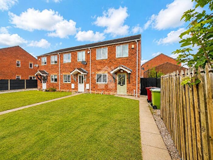 3 Bedroom Town House For Sale In Cresswell Road, Clowne, S43