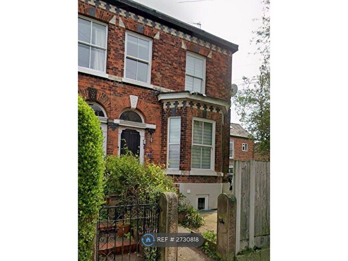 2 Bedroom Flat To Rent In Grove Avenue, Lymm, WA13