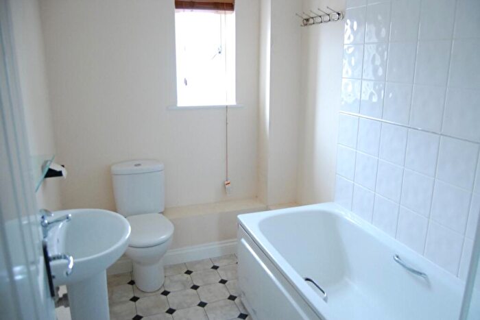 2 Bedroom Flat To Rent In Chase Road, Kingswood, Bristol, BS15