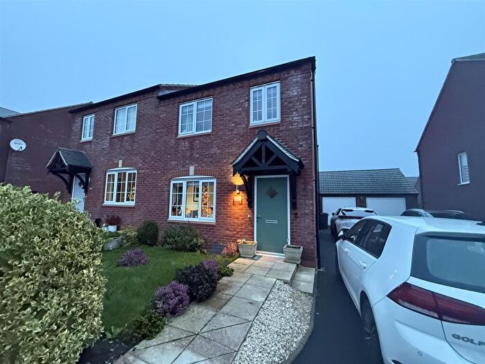 3 Bedroom Semi-Detached House For Sale In Rushey Close, Ashby-De-La-Zouch, LE65