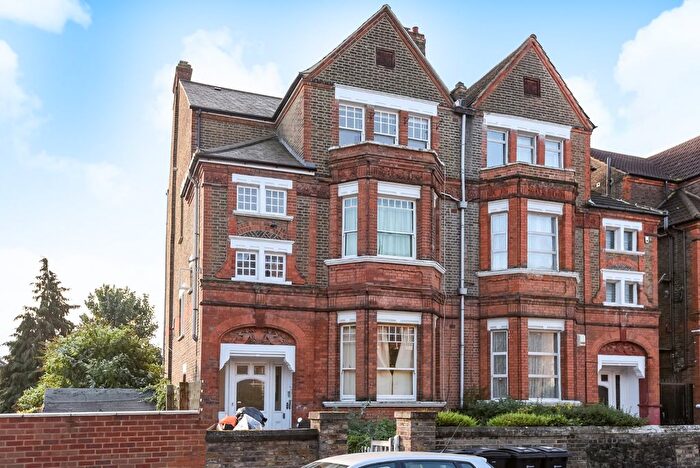 2 Bedroom Flat For Sale In St Cuthberts Road, West Hampstead, London, NW2