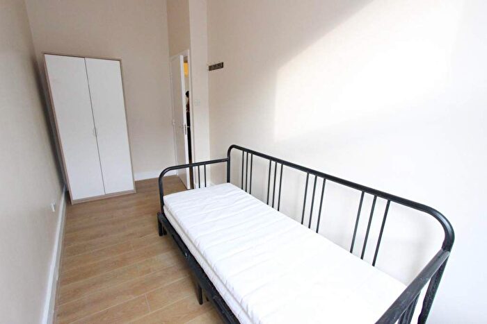 2 Bedroom Flat To Rent In North End Road, London, W14