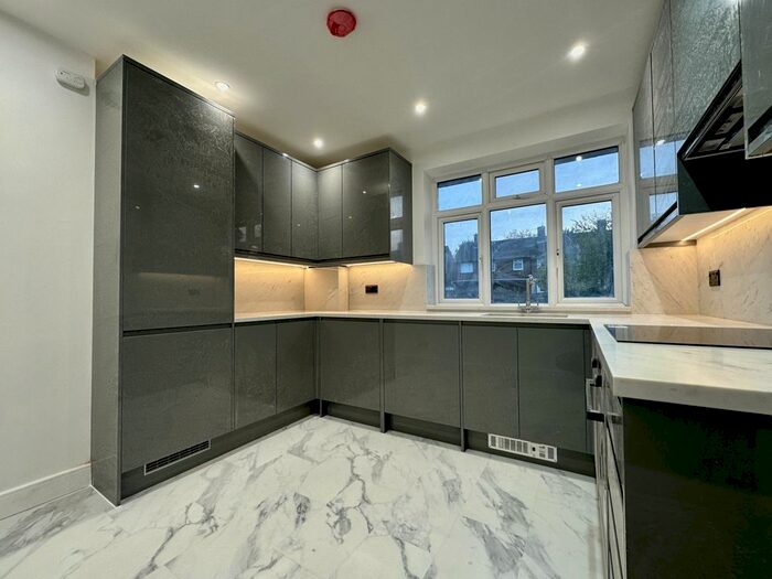 2 Bedroom Maisonette To Rent In Truslove Road, West Norwood, SE27