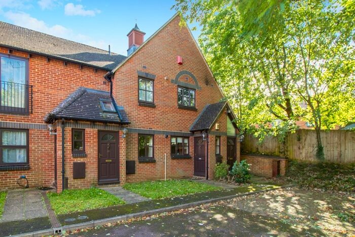 2 Bedroom Flat To Rent In Green Ridges, Headington, Oxford, OX3