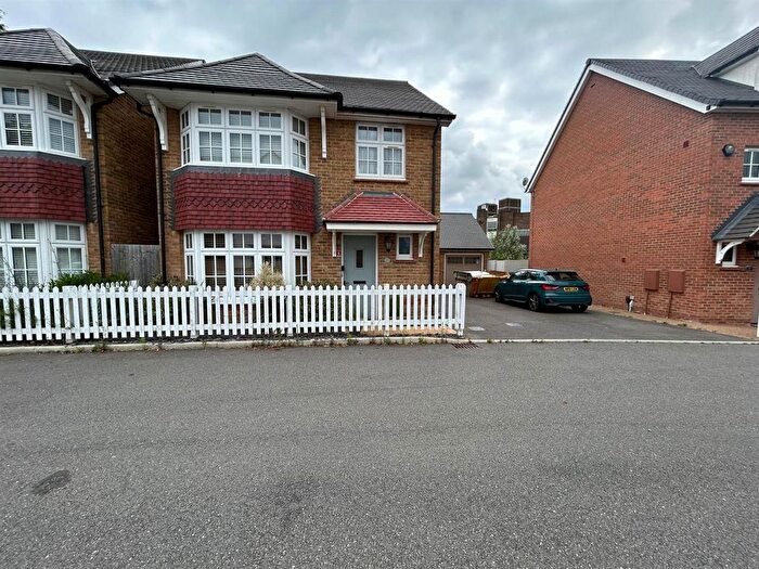 4 Bedroom Detached House To Rent In Palmer Way, Langdon Hills, Basildon, SS16