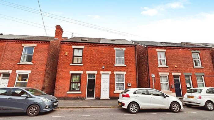 4 Bedroom Terraced House To Rent In City Road, NG7