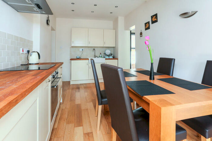 2 Bedroom Apartment To Rent In Fieldgate Lane, Kenilworth, CV8