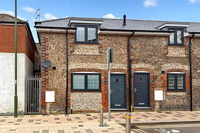 1 Bedroom End Of Terrace House For Sale In Duke Street, Littlehampton, West Sussex, BN17