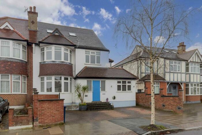6 Bedroom Semi-Detached House To Rent In Creighton Avenue, London, N2