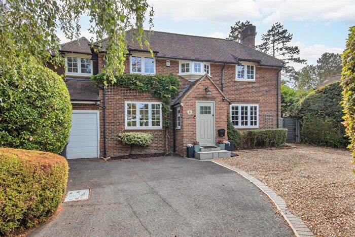 4 Bedroom Detached House For Sale In Coldharbour Lane, Hildenborough, TN11