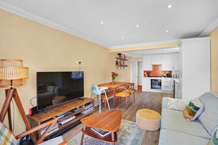 2 Bedroom Flat For Sale In Upland Road, East Dulwich, London, SE22