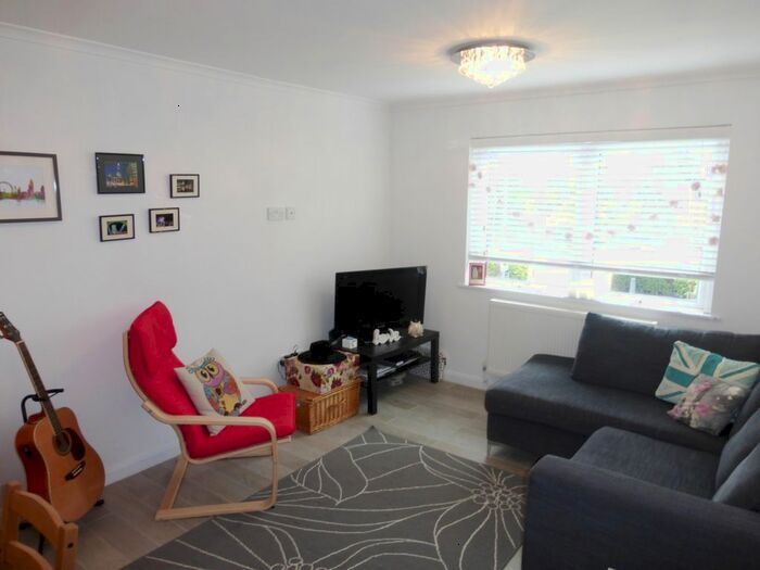 1 Bedroom Flat To Rent In Galsworthy Road, Norbiton, Kingston Upon Thames, KT2