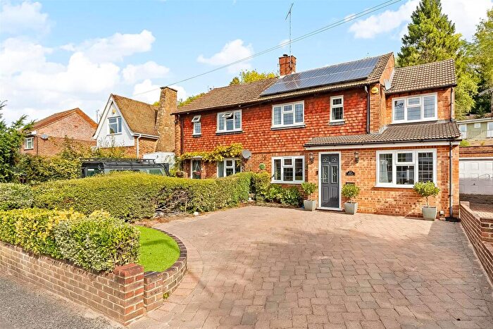 3 Bedroom Semi-Detached House For Sale In Caterham Drive, Coulsdon, CR5